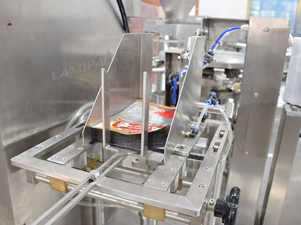 chips packaging machine