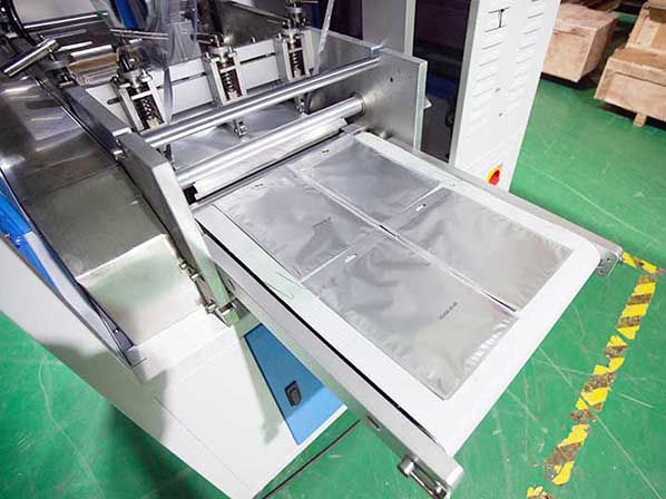 Surgical Mask Four-Sides Sealing Bag Packing Machine