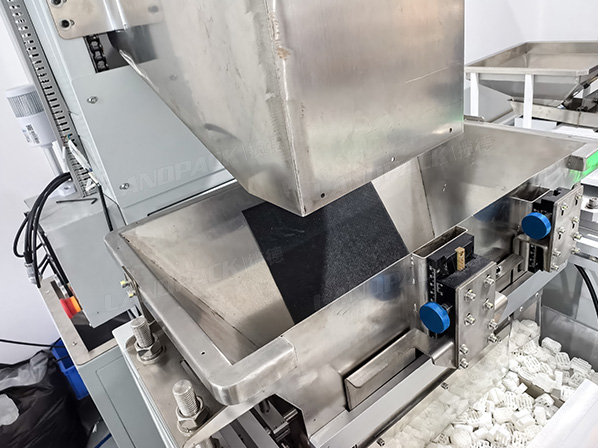 hardware packaging machine