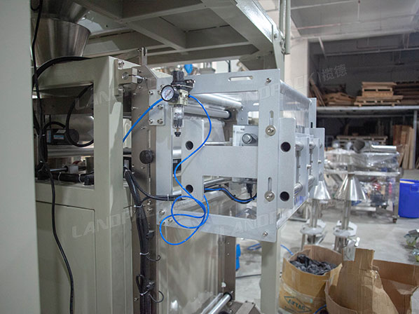 hardware packaging machine factory