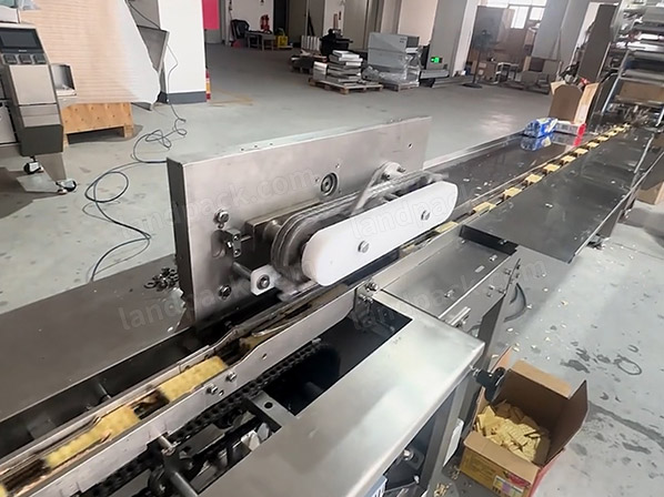 small biscuit packing machine