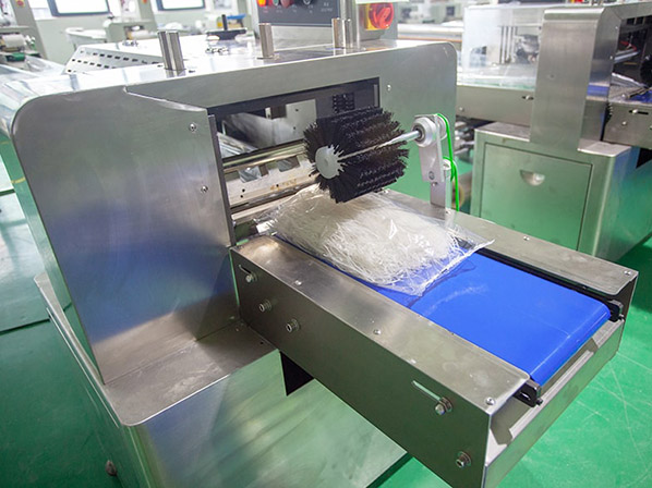 pillow wrapping machine