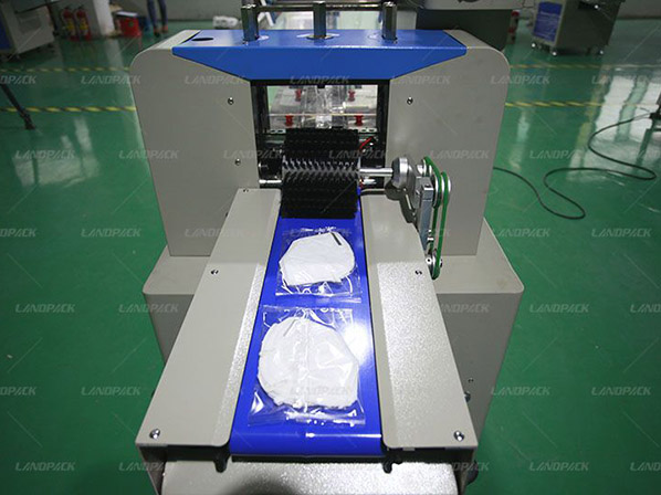 N95 Mask vacuum packing machine