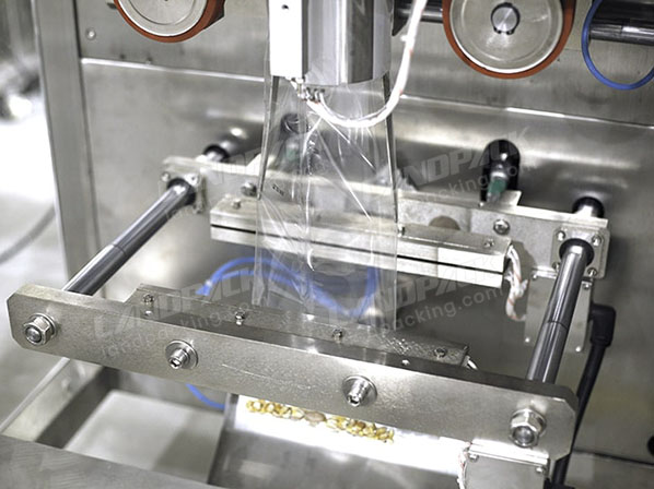 pouch packing machine