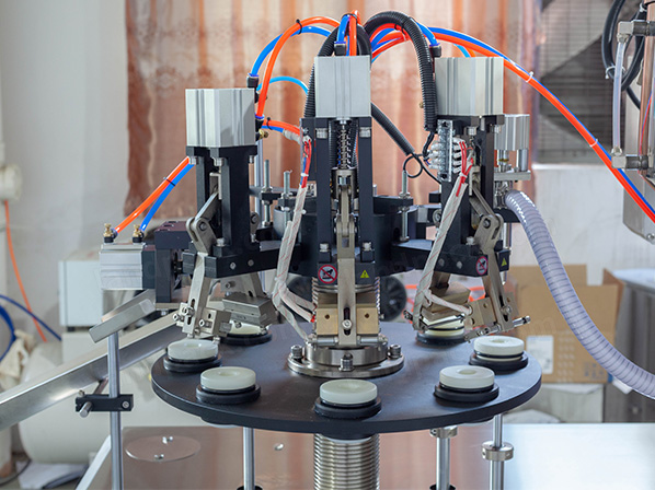 tube filling and sealing machine