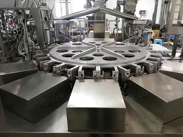 spout inserting sealing machine