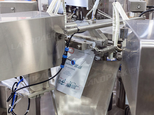 zip lock pouch packing machine